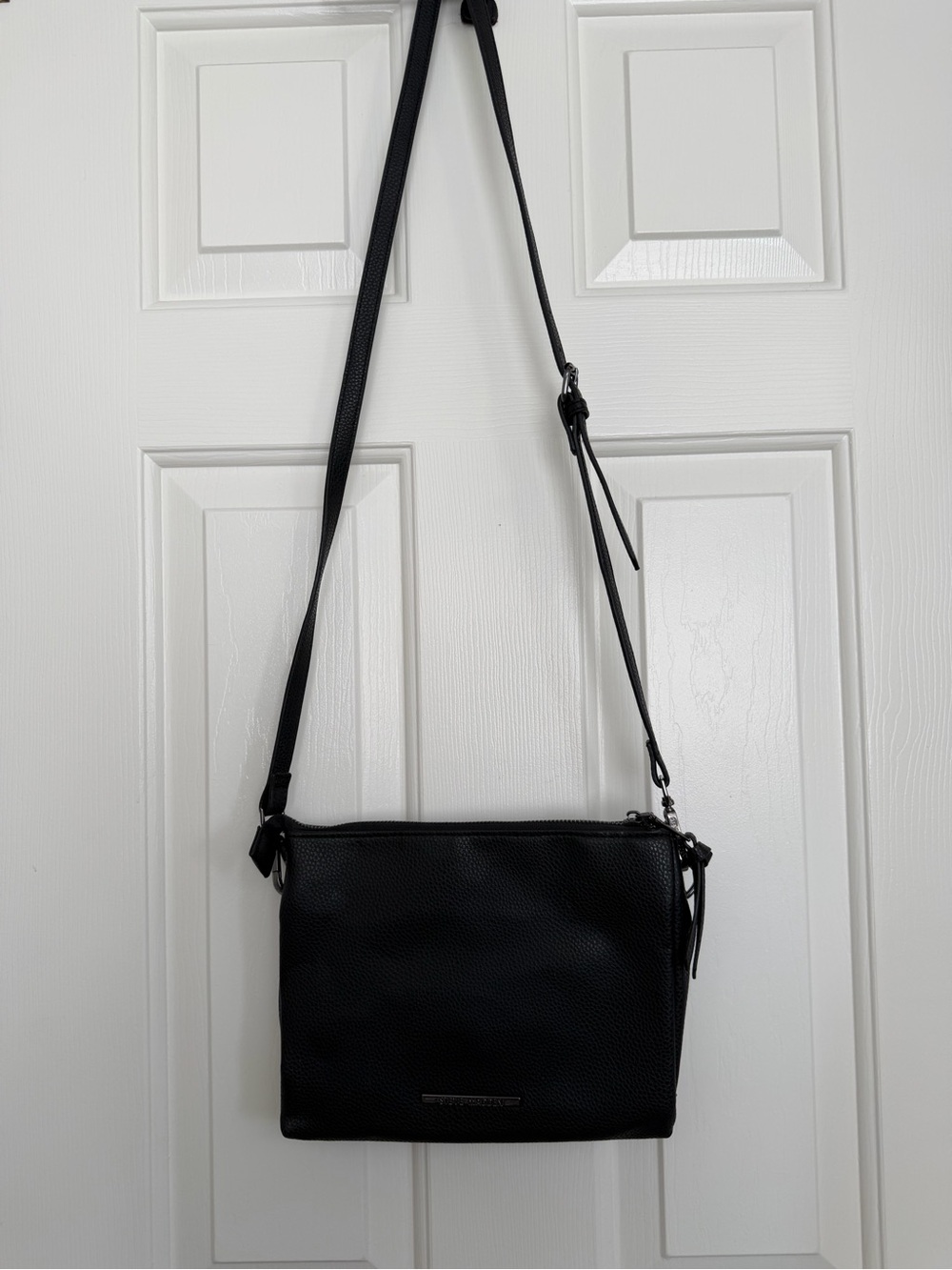 NWOT Steve Madden Black Pebbled Crossbody Bag Turn-Lock Closure - Picture 2 of 4